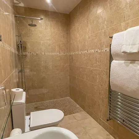 The Redstone Guesthouse-3